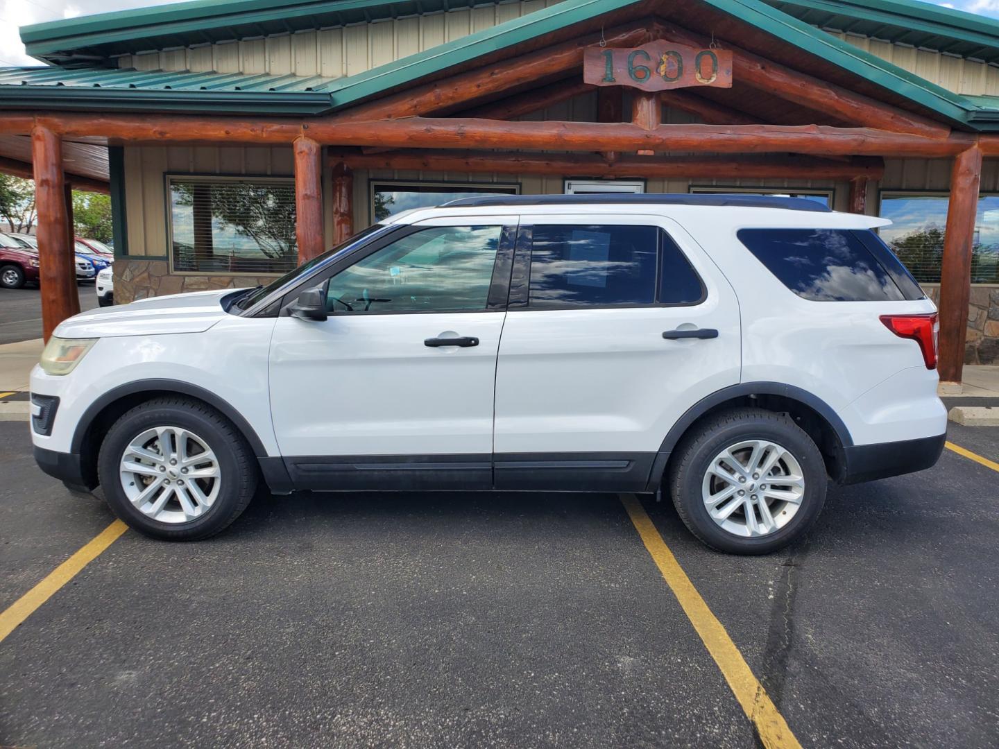 2016 White /Beige Ford Explorer (1FM5K8B8XGG) with an 3.5L V6 TI-VCT engine, 6-Speed Selectshift Automatic transmission, located at 1600 E Hwy 44, Rapid City, SD, 57703, (605) 716-7878, 44.070232, -103.171410 - Photo#3